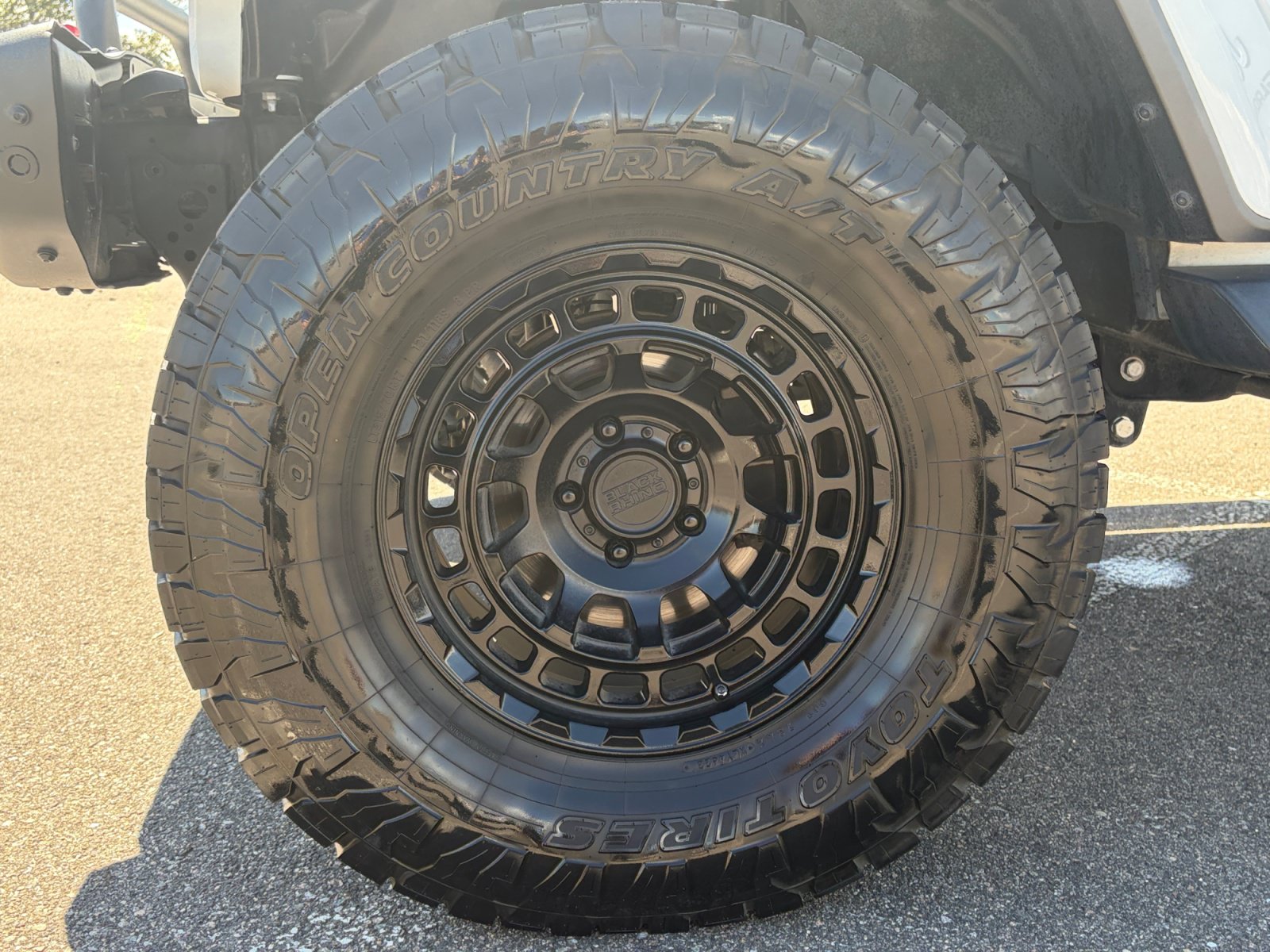 Used 2020 Jeep Gladiator Overland AWD/4WD image 12