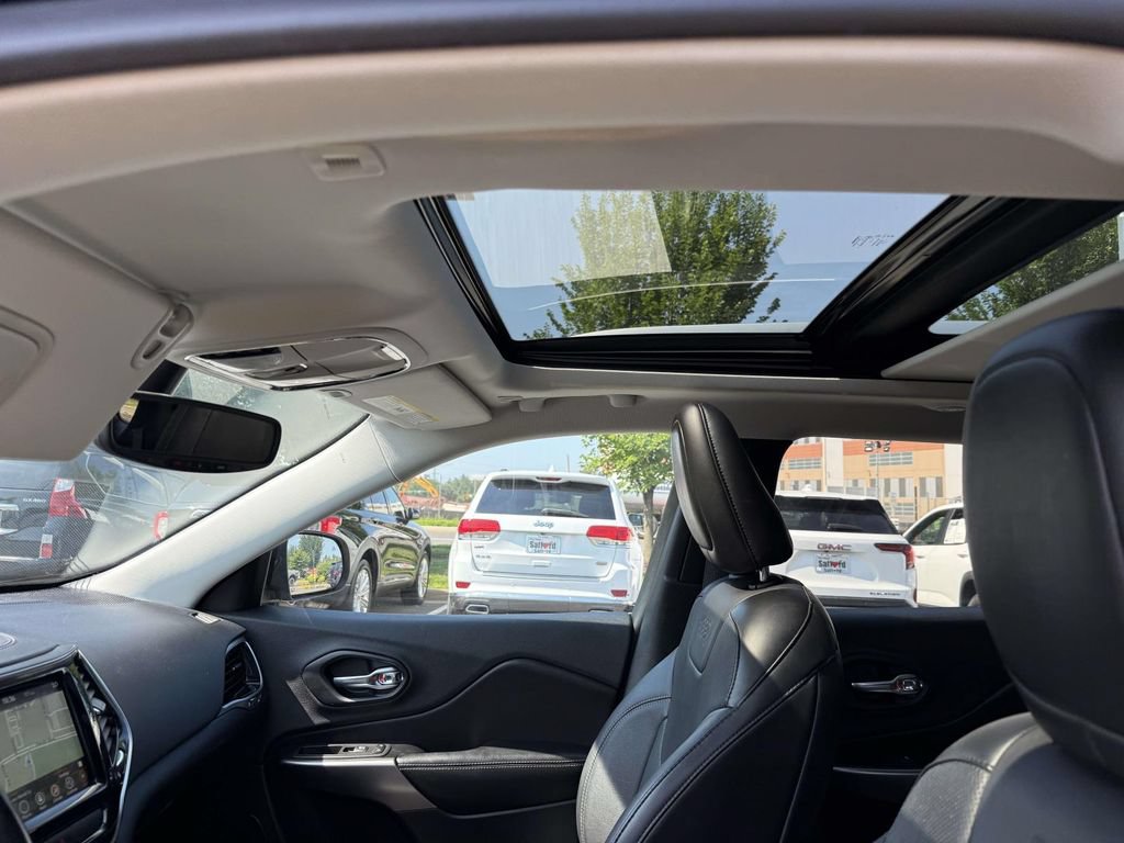 Used 2019 Jeep Cherokee Limited AWD/4WD image 4