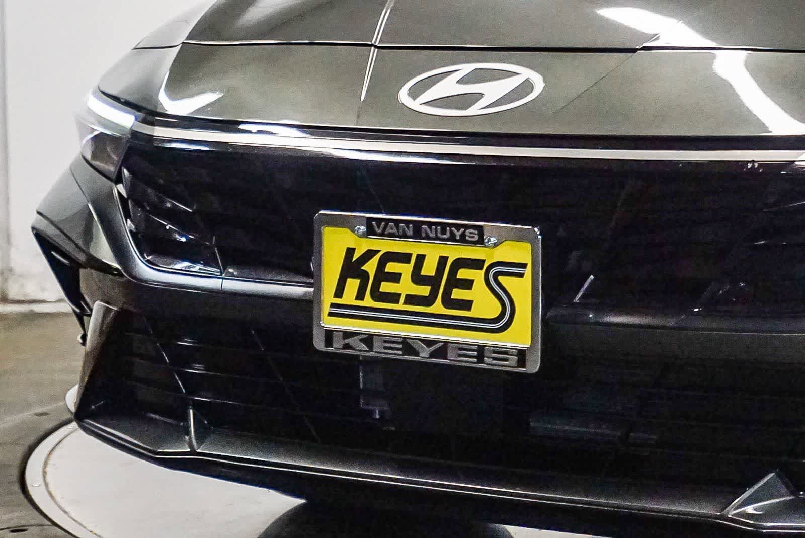 Used 2025 Hyundai Elantra SEL FWD image 8