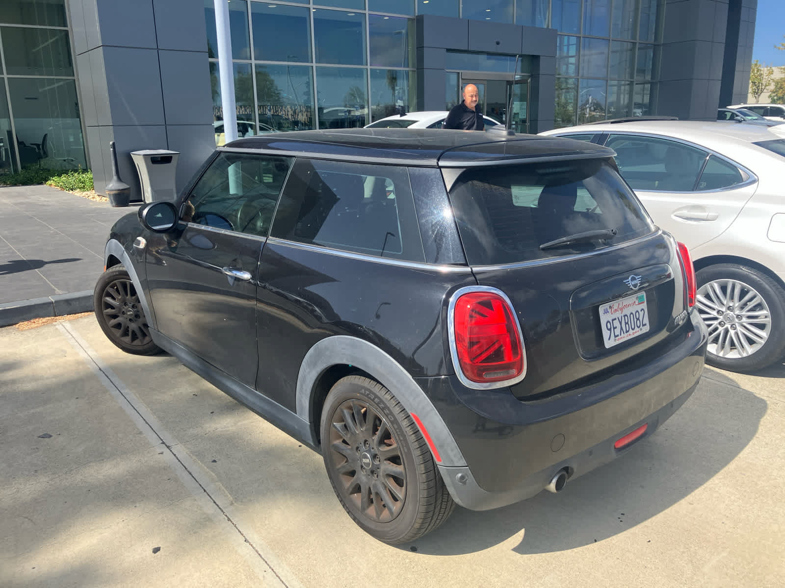 Used 2021 MINI Cooper 2-Door Hardtop FWD image 4