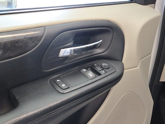 Used 2016 Dodge Grand Caravan American Value Package w/ UConnect Hands-Free Group FWD image 15