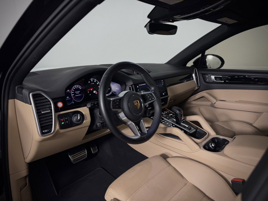 Certified 2023 Porsche Cayenne S image 4