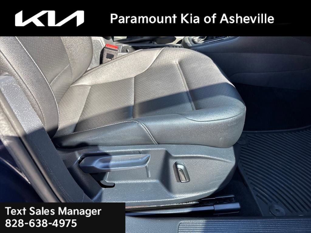 Used 2017 Volkswagen Golf S FWD image 21