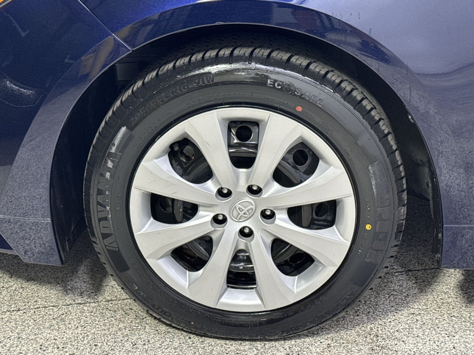 Used 2025 Toyota Corolla LE FWD image 12