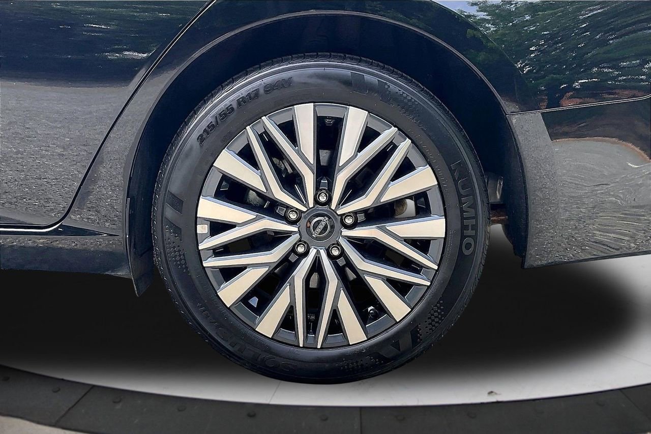Used 2025 Nissan Altima 2.5 SV FWD image 33