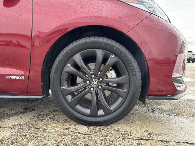 Used 2021 Toyota Sienna XSE w/ XSE Plus Package image 7