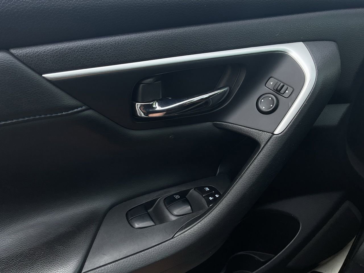 Used 2018 Nissan Altima 2.5 SR w/ SR Midnight Edition FWD image 19