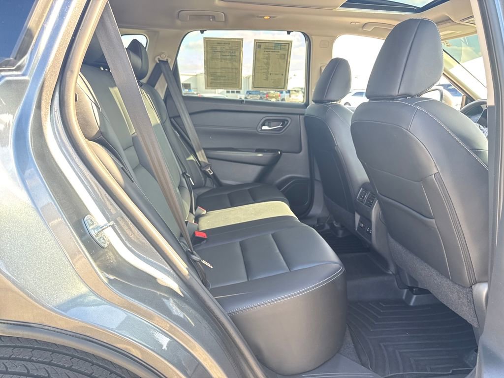 Used 2024 Nissan Rogue SL w/ SL Premium Package image 15