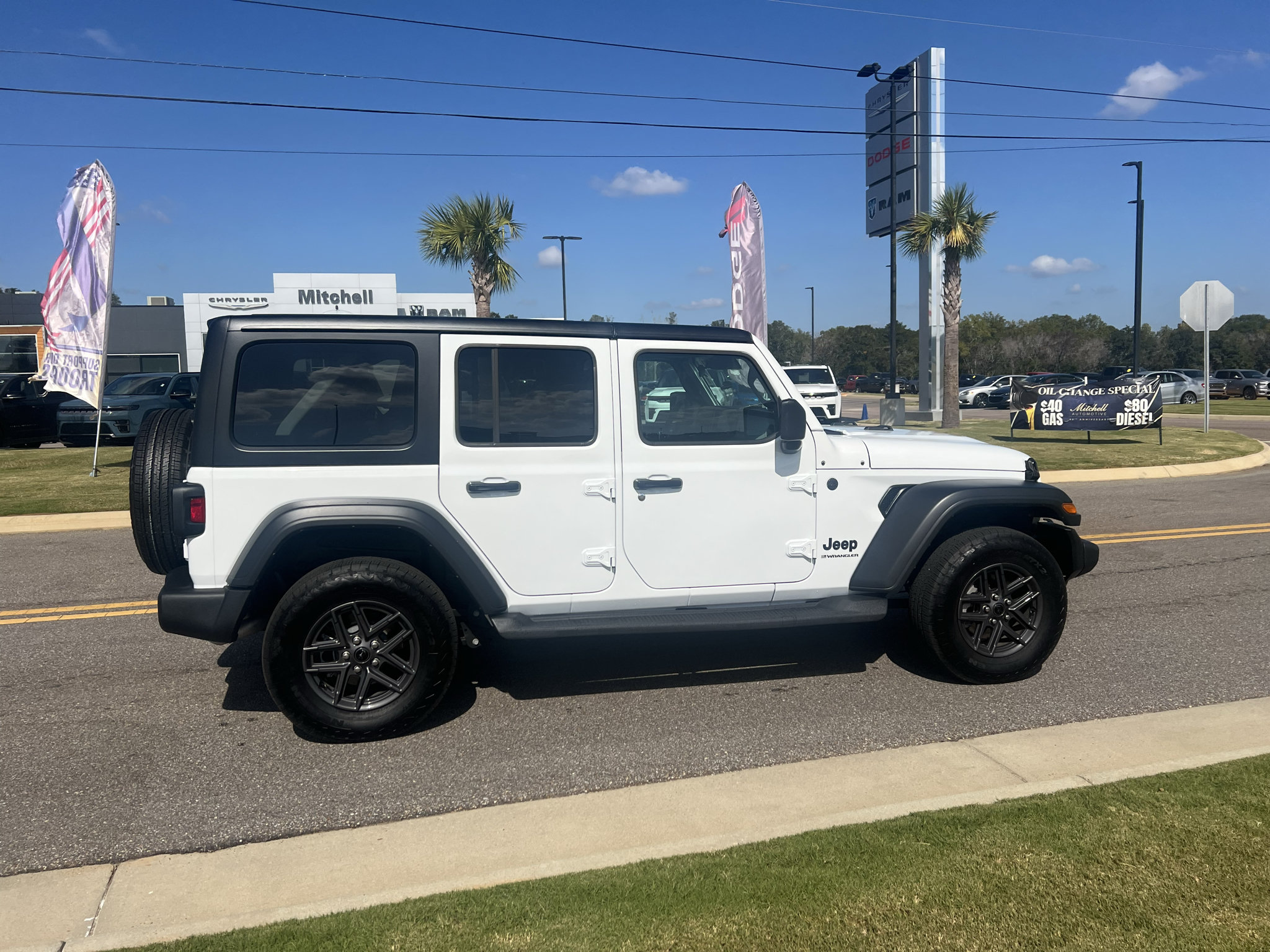 Used 2025 Jeep Wrangler Unlimited Sport AWD/4WD image 6