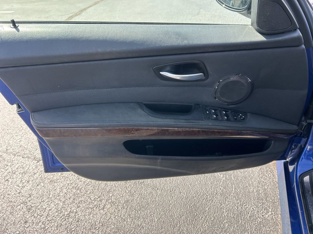 Used 2009 BMW 328i 328i image 3