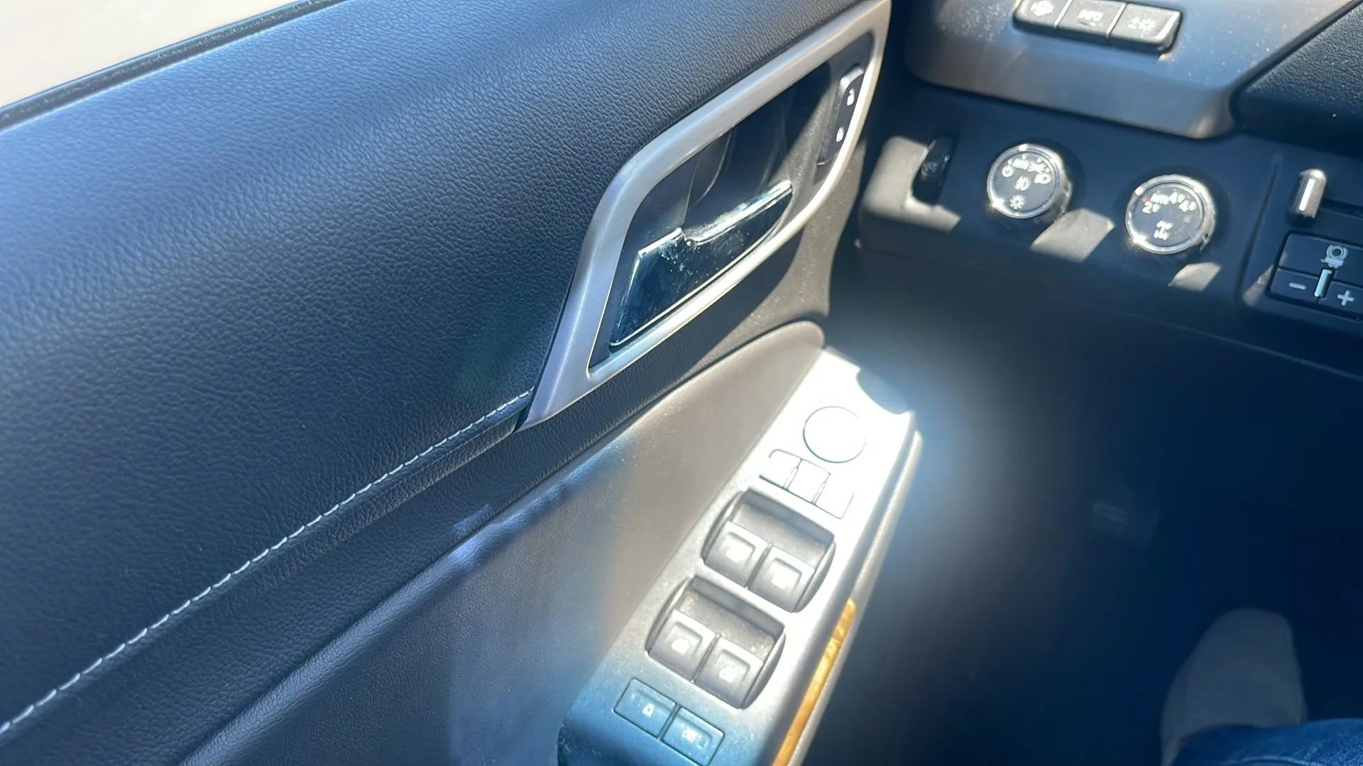 Used 2017 GMC Yukon Denali w/ Open Road Package image 15