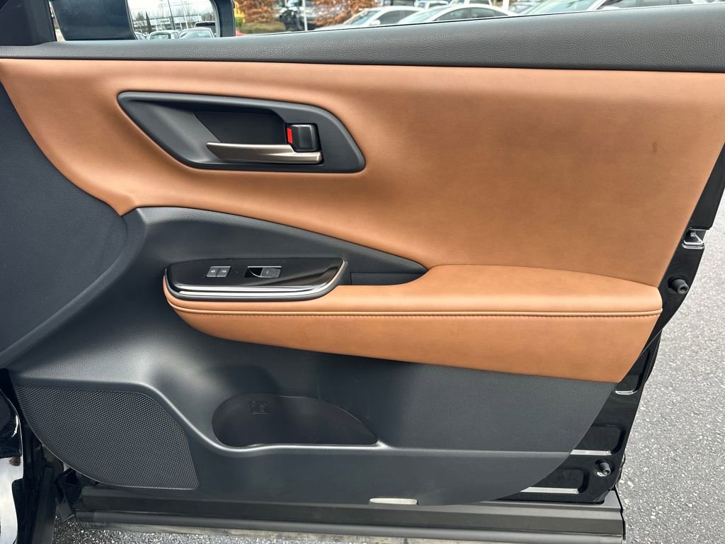 Used 2025 Toyota Crown Signia Limited image 16