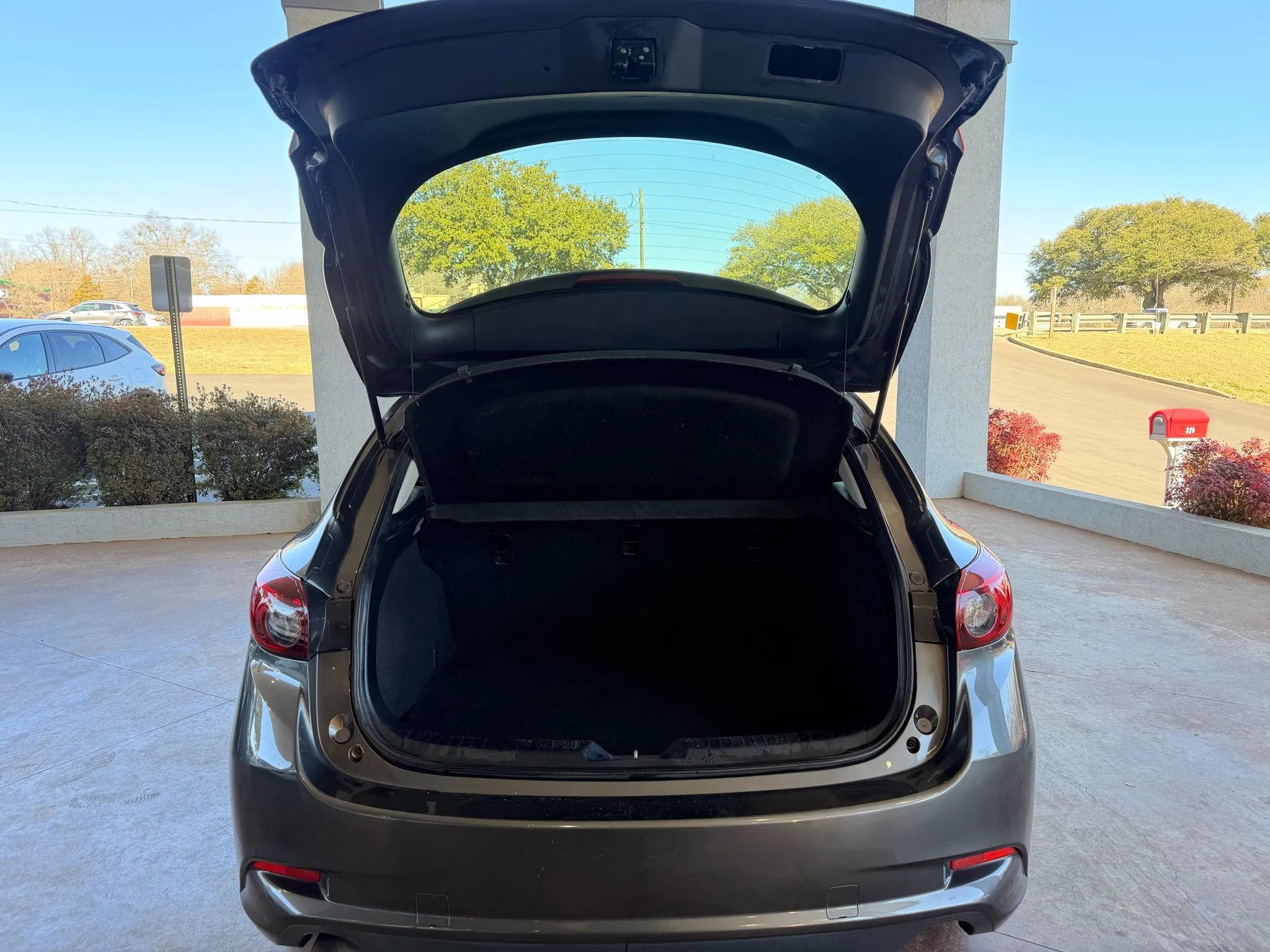 Used 2017 MAZDA MAZDA3 Touring image 23