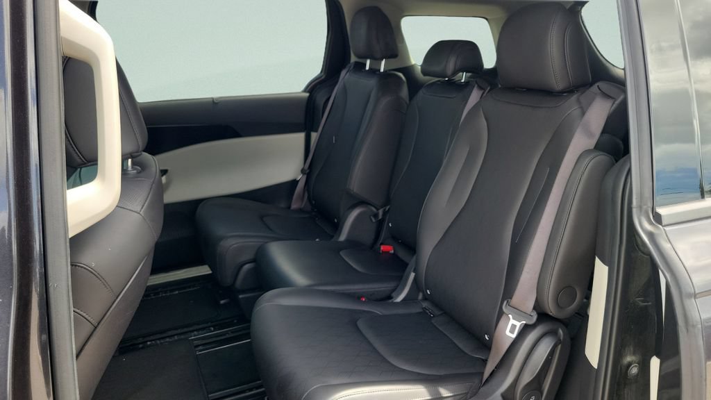Used 2023 Kia Carnival SX FWD image 10