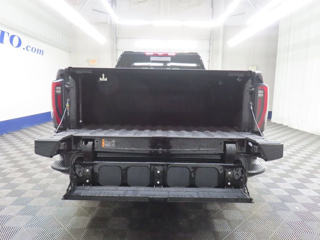 Used 2025 GMC Sierra 2500 AT4 image 37