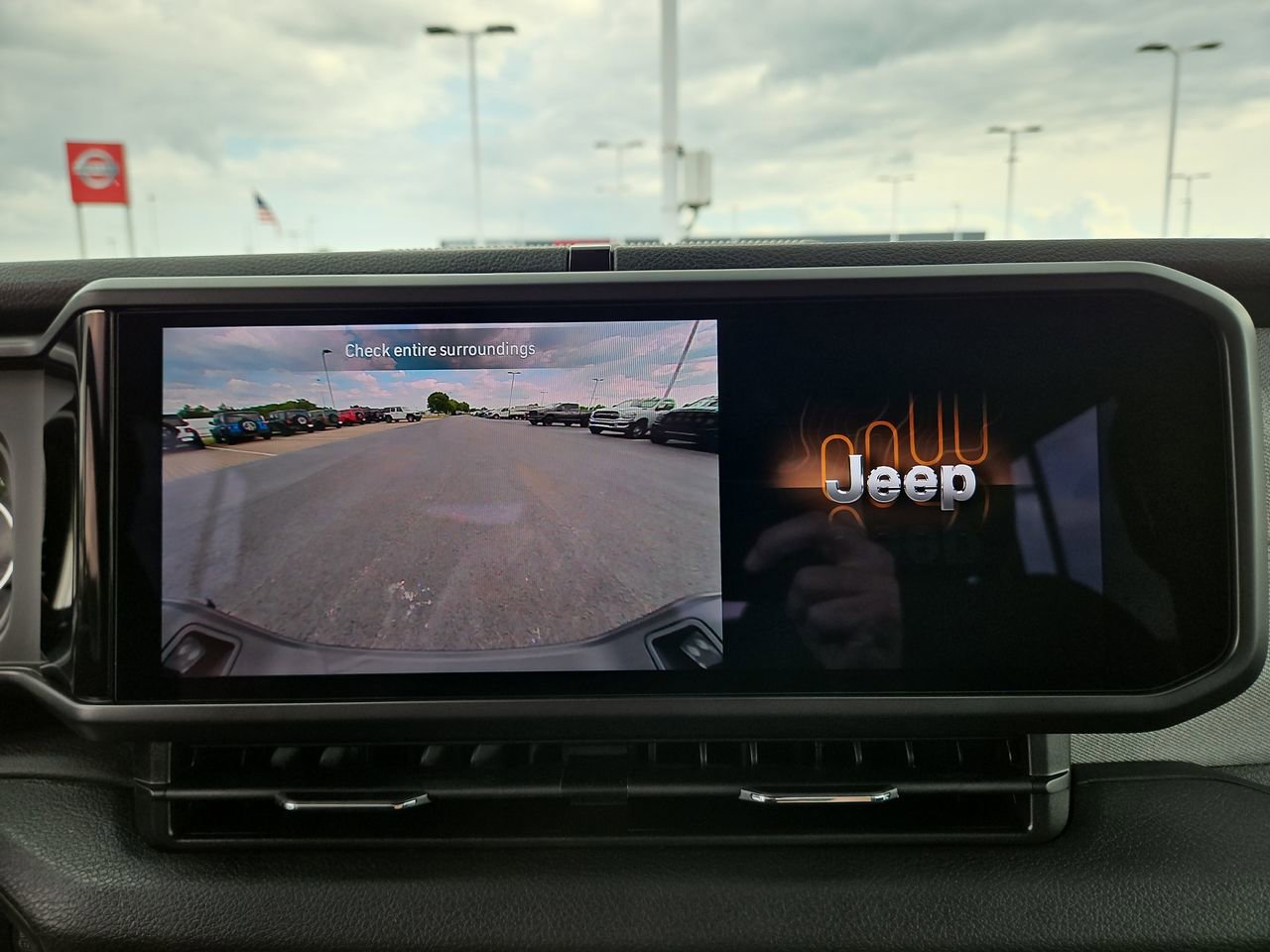 New 2025 Jeep Gladiator Sport image 24