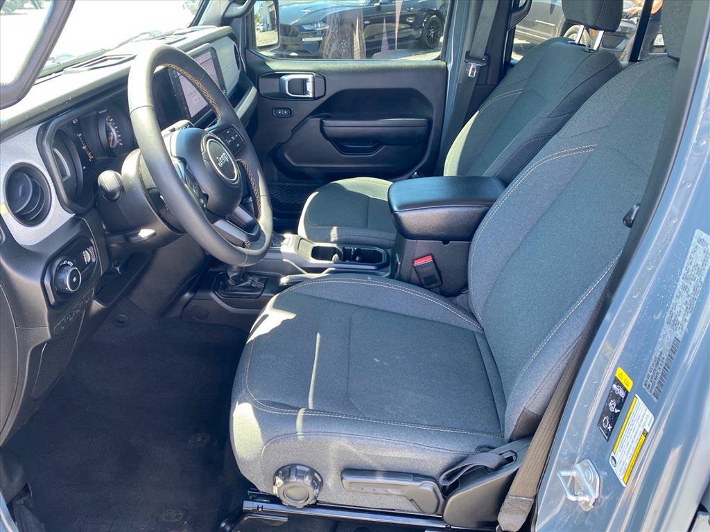 Used 2024 Jeep Wrangler Unlimited Sport AWD/4WD image 9