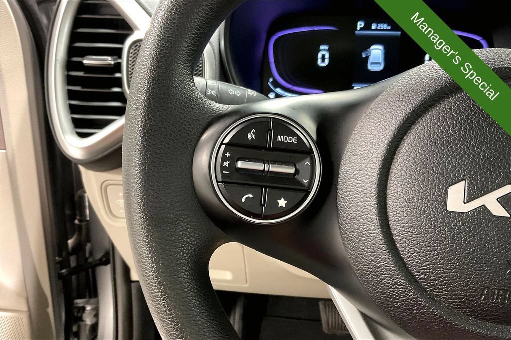 Used 2025 Kia Soul LX w/ LX Technology Package FWD image 23