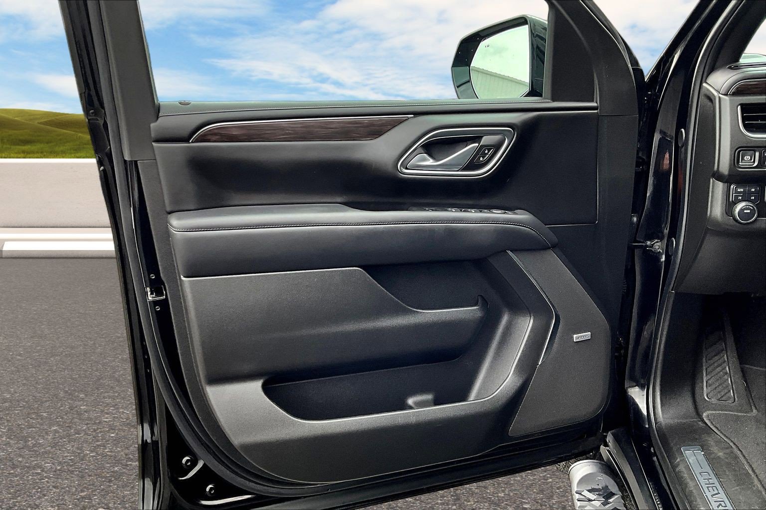 Used 2024 Chevrolet Tahoe Z71 w/ Luxury Package image 12