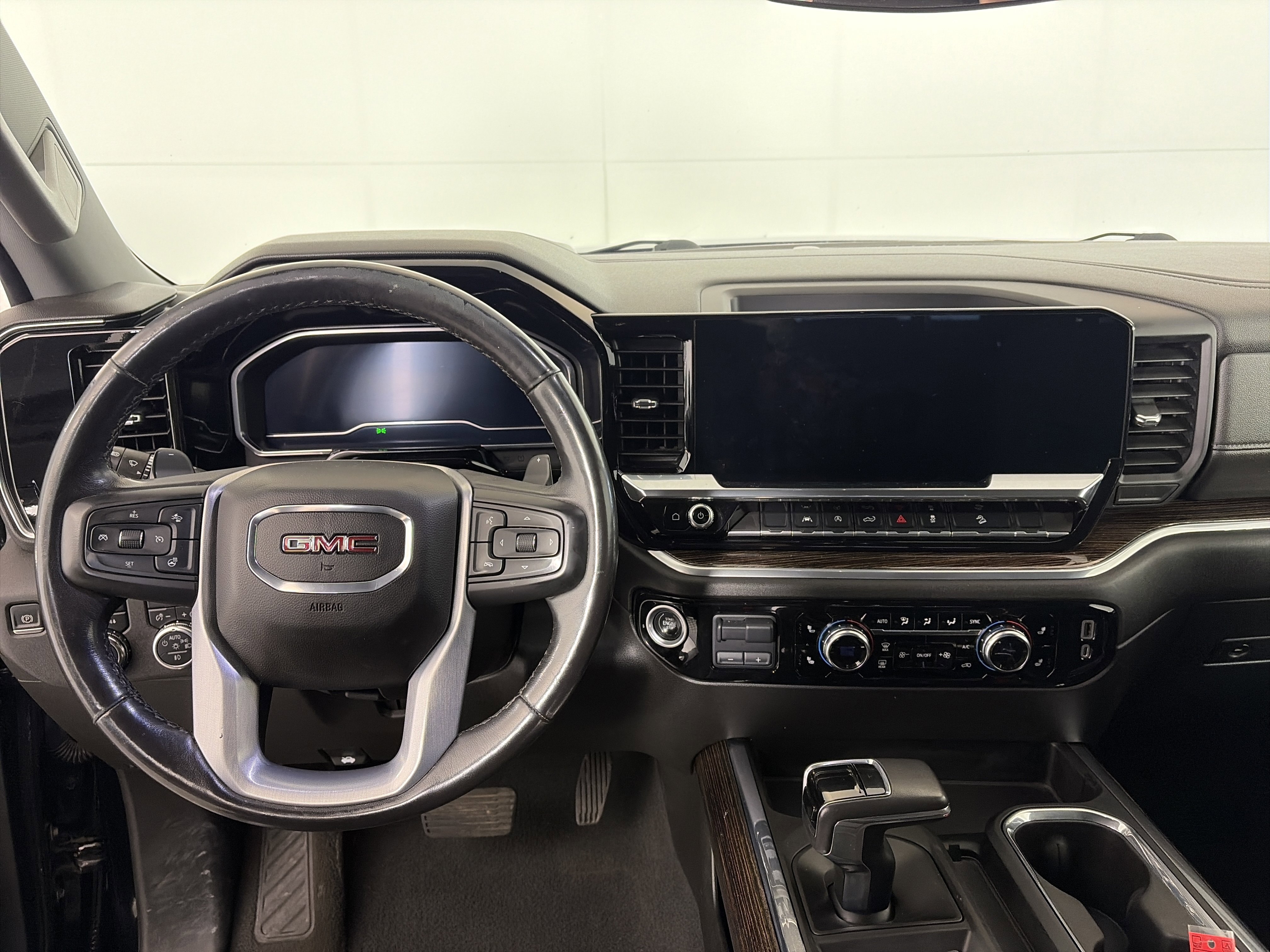 Certified 2022 GMC Sierra 1500 Elevation w/ Preferred Package image 3