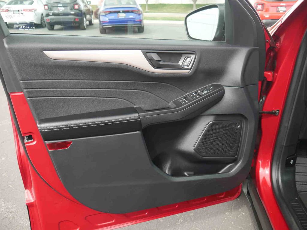 Used 2022 Ford Escape SE w/ SE Sport Appearance Package image 20