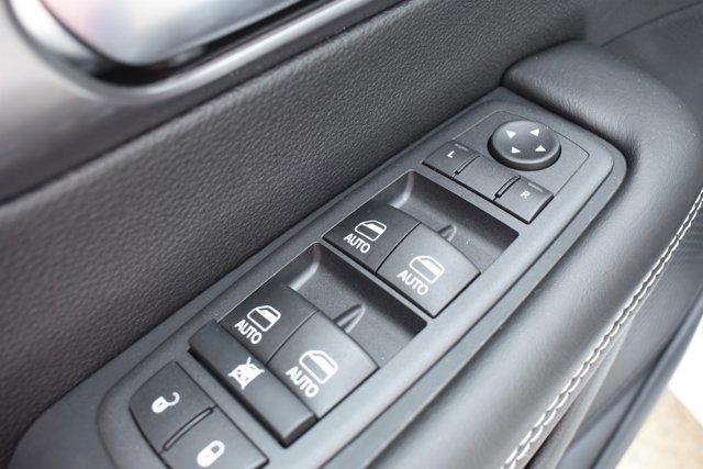 New 2026 Chrysler Pacifica Select image 12