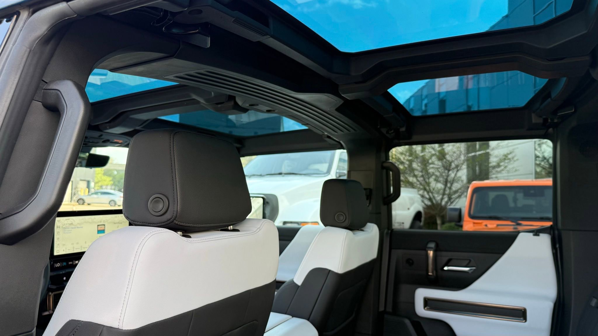 Used 2024 GMC Hummer EV 3X w/ Omega Edition AWD/4WD image 34