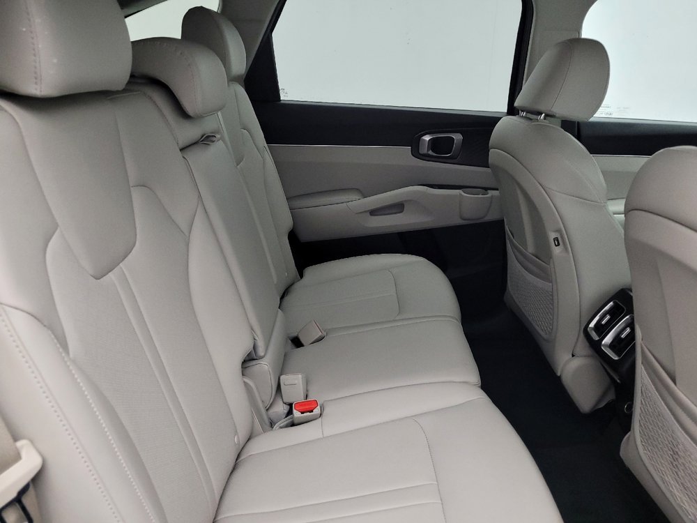 Used 2021 Kia Sorento S image 19
