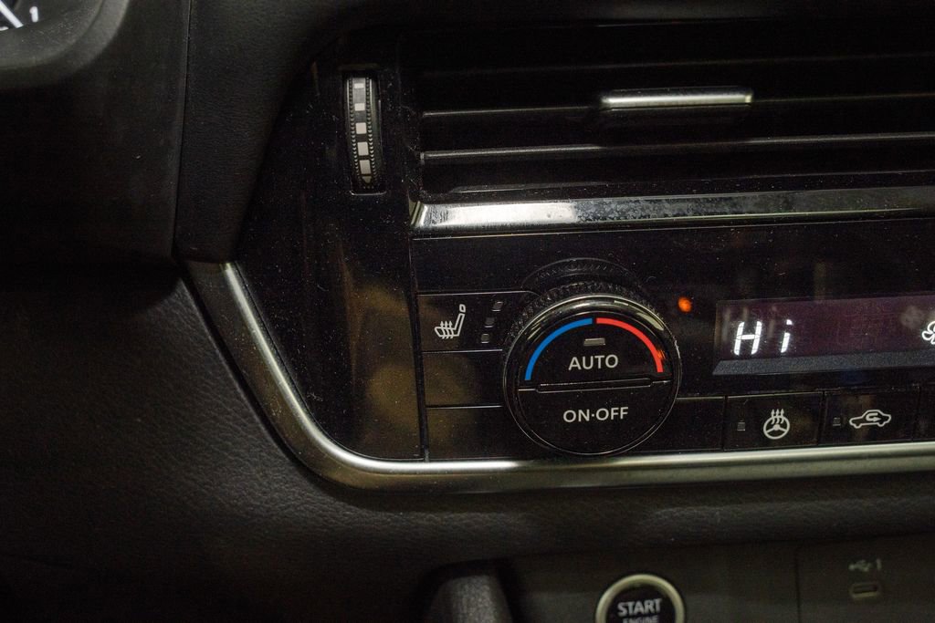 Certified 2023 Nissan Rogue SV w/ SV Premium Package image 16