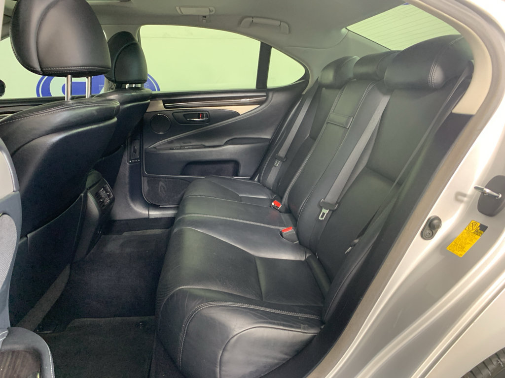 Used 2014 Lexus LS 460 w/ Comfort Package RWD image 32