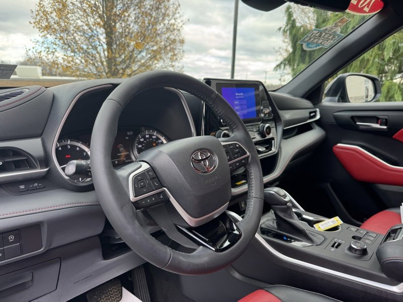 Certified 2023 Toyota Highlander XSE image 11