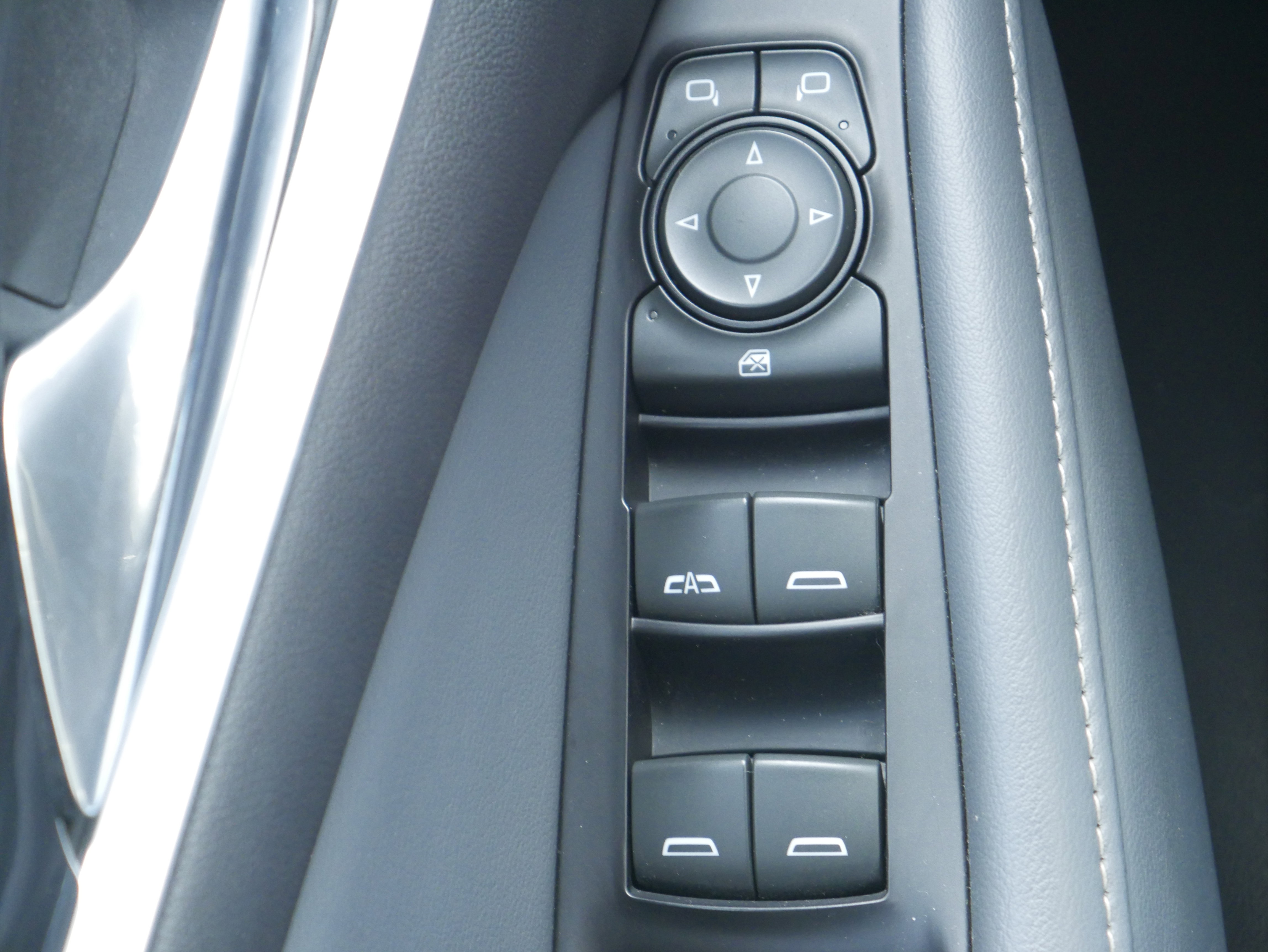 Used 2019 Buick Enclave Essence AWD/4WD image 29