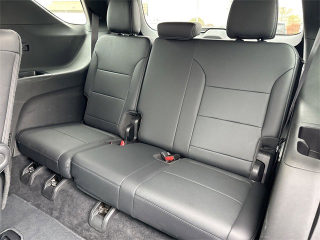 Used 2025 Chevrolet Traverse LT image 24