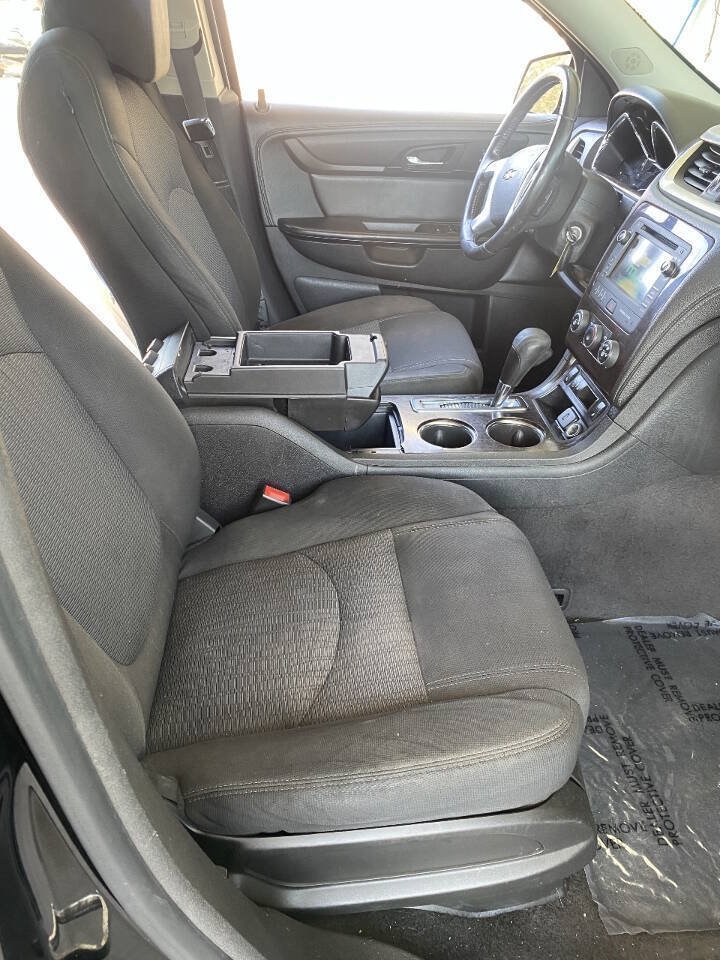 Used 2016 Chevrolet Traverse LT w/ Style and Technology Package FWD image 17