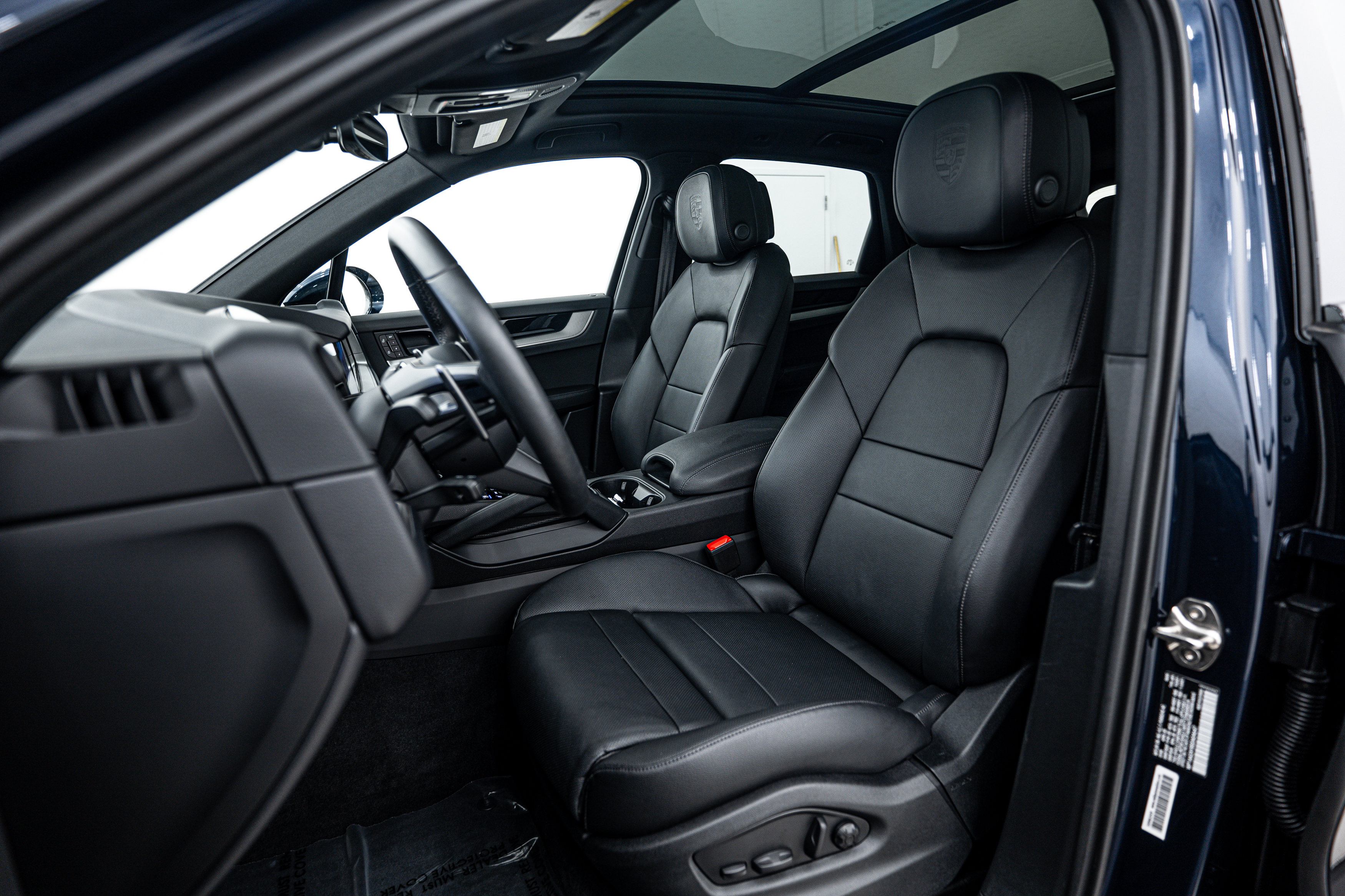 Certified 2025 Porsche Cayenne image 5