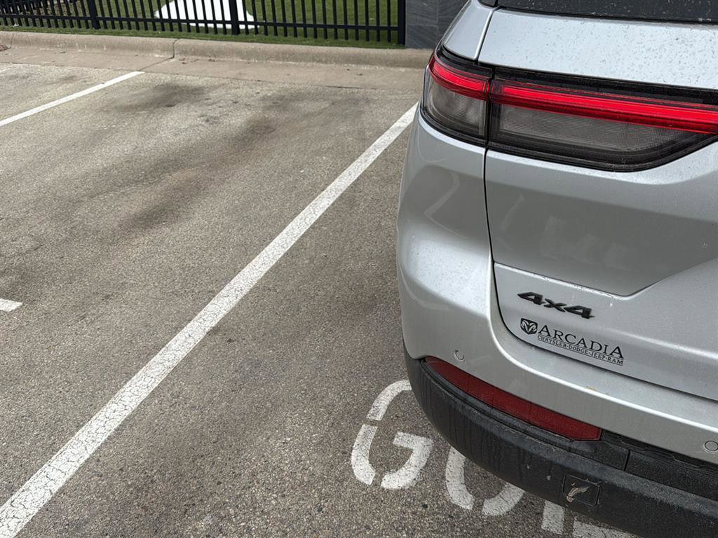 Used 2024 Jeep Grand Cherokee Limited w/ Black Appearance Package image 16