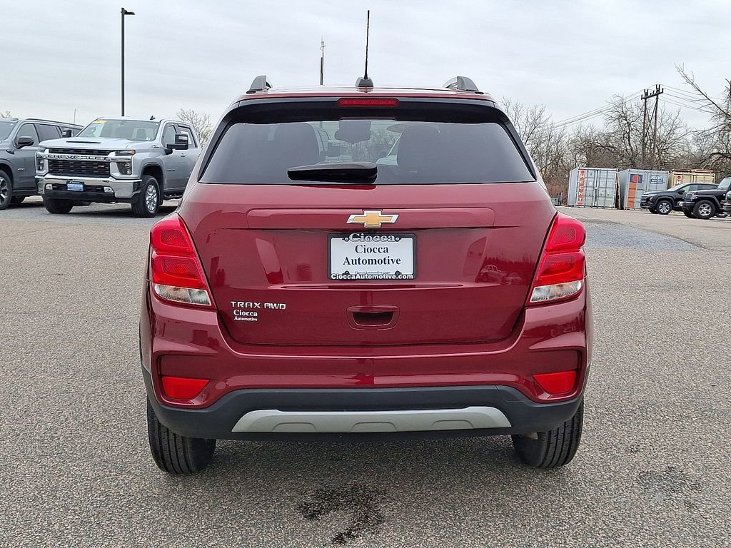 Used 2022 Chevrolet Trax LT w/ LT Convenience Package image 9