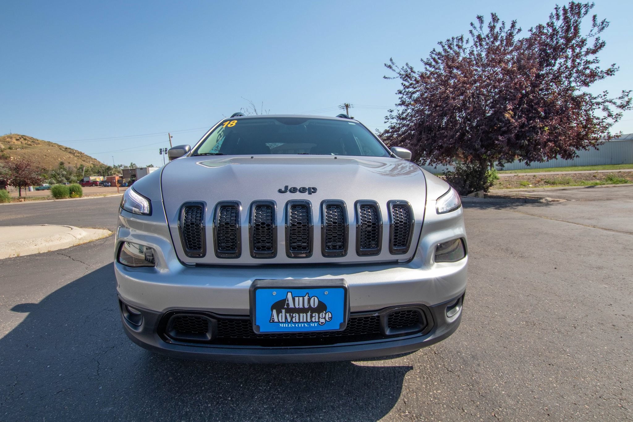 Used 2018 Jeep Cherokee Latitude w/ Altitude Package AWD/4WD image 4