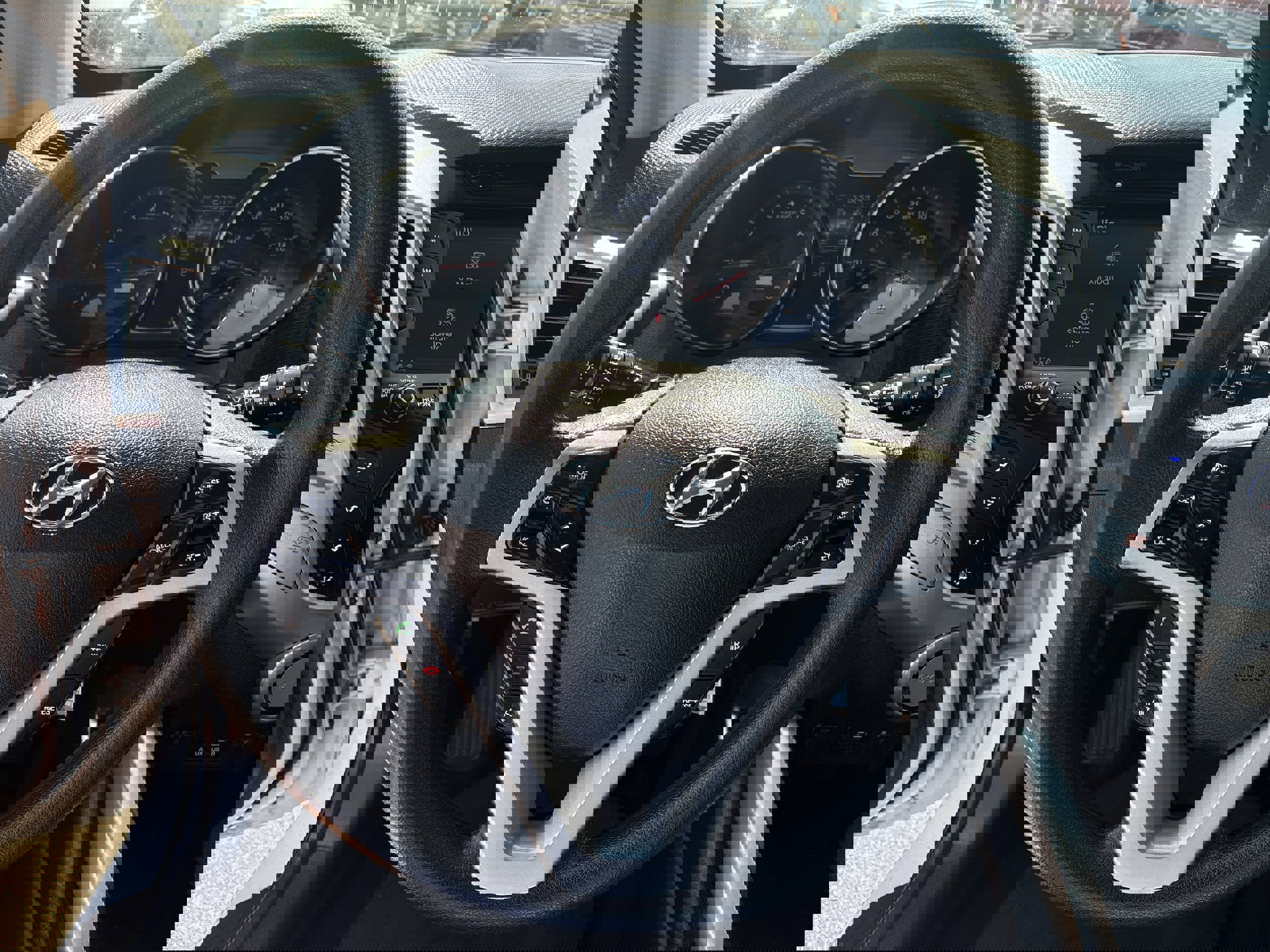 Used 2016 Hyundai Veloster image 12