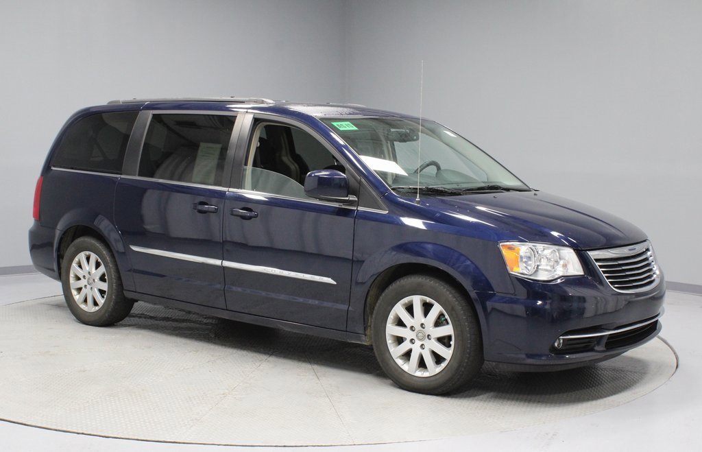 Used 2015 Chrysler Town & Country Touring w/ Trailer Tow Group