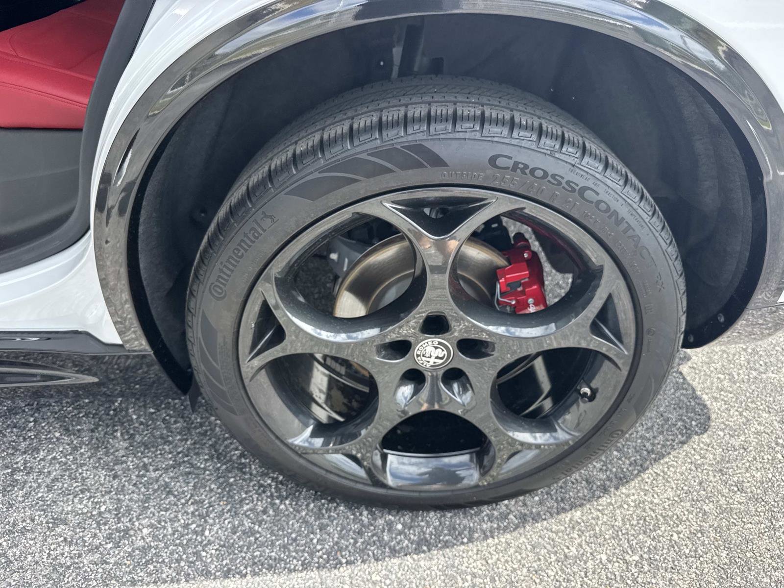 Used 2024 Alfa Romeo Stelvio Veloce image 11