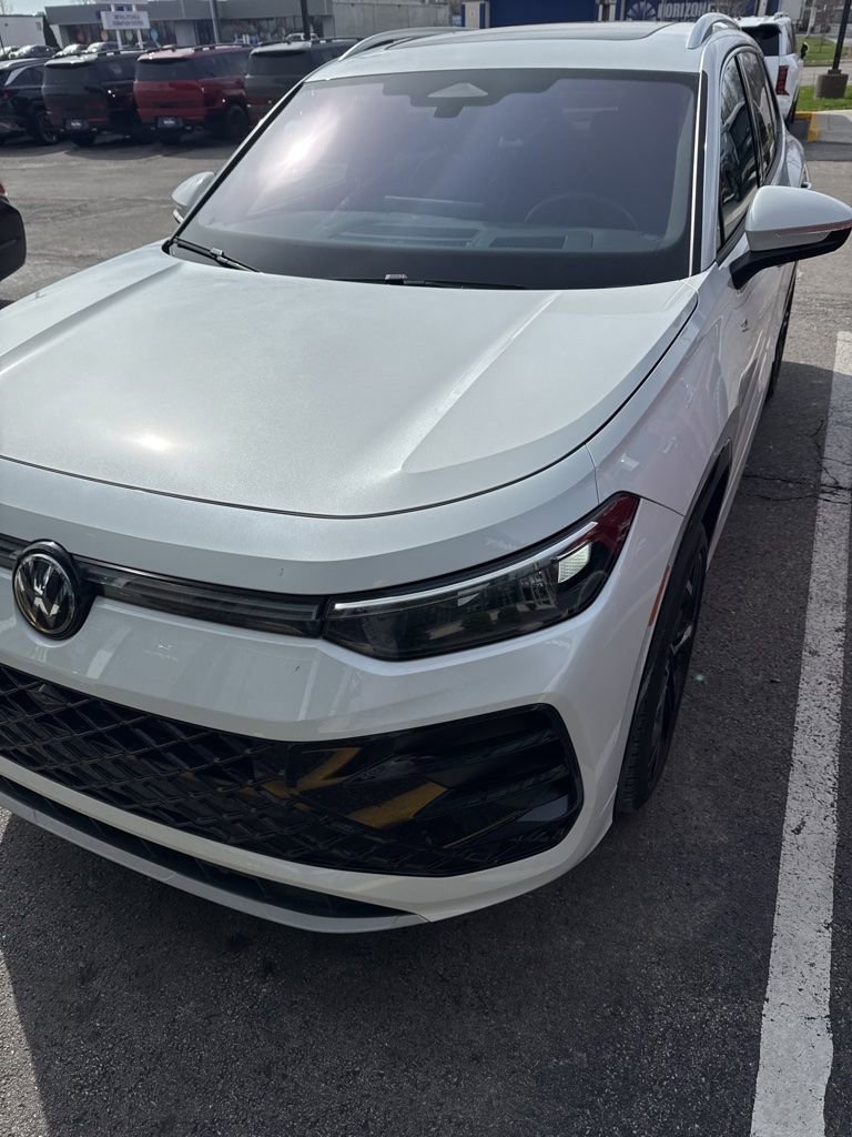 Used 2025 Volkswagen Tiguan SEL R-Line