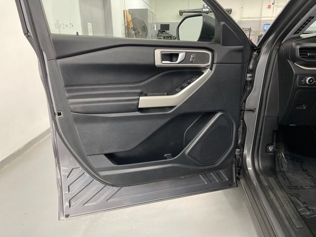 Used 2021 Ford Explorer XLT w/ Equipment Group 202A AWD/4WD image 28