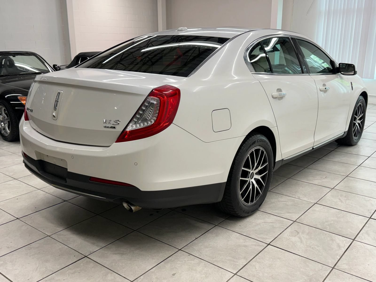 Used 2013 Lincoln MKS AWD image 9