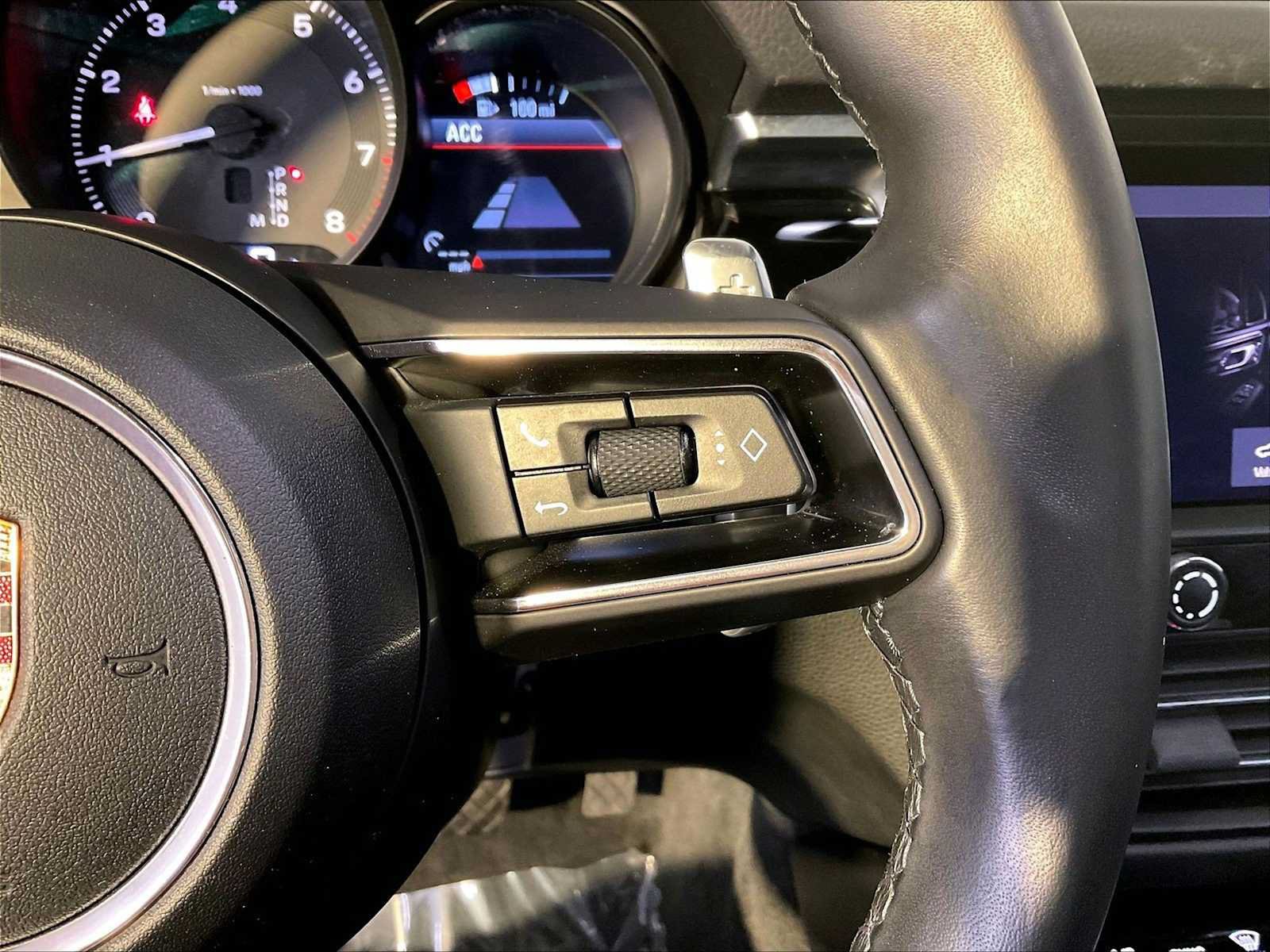 Certified 2023 Porsche Macan AWD/4WD image 28