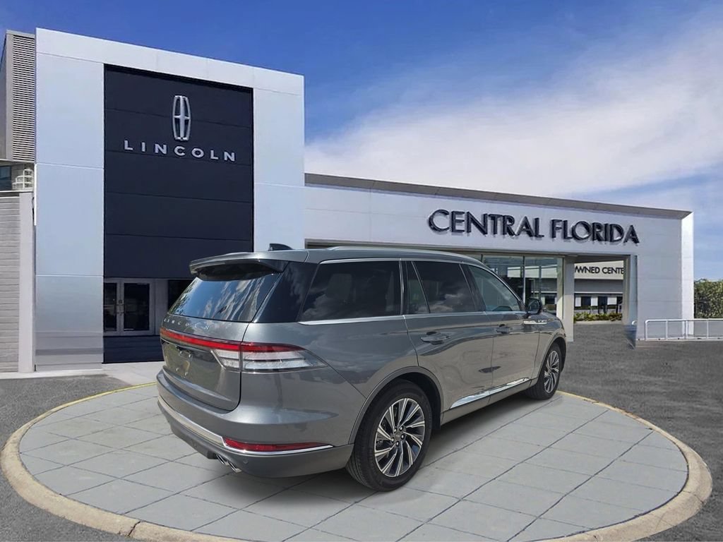Used 2025 Lincoln Aviator 2WD image 3