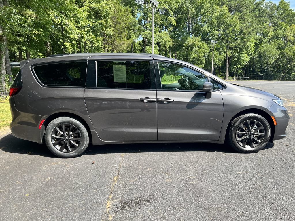 Used 2021 Chrysler Pacifica Touring-L w/ S Appearance Package FWD image 2