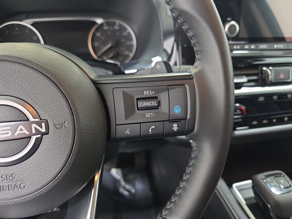 Used 2025 Nissan Pathfinder SV image 18