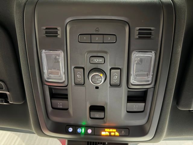 Used 2023 GMC Yukon XL SLT w/ SLT Premium Package AWD/4WD image 46