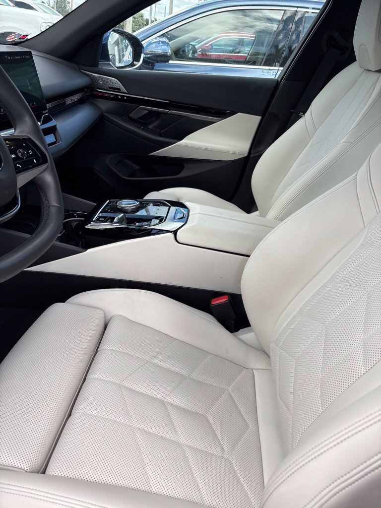Certified 2024 BMW 530i w/ Premium Package RWD image 3